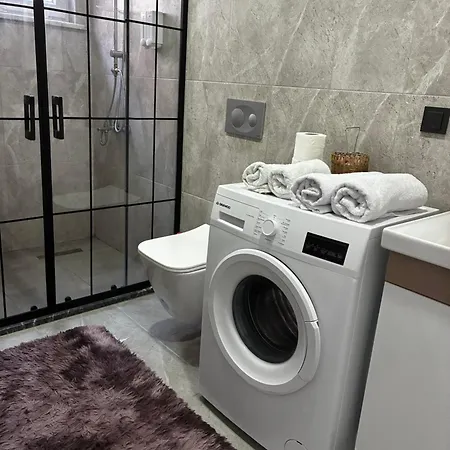 Medore & Next To The Canakkale